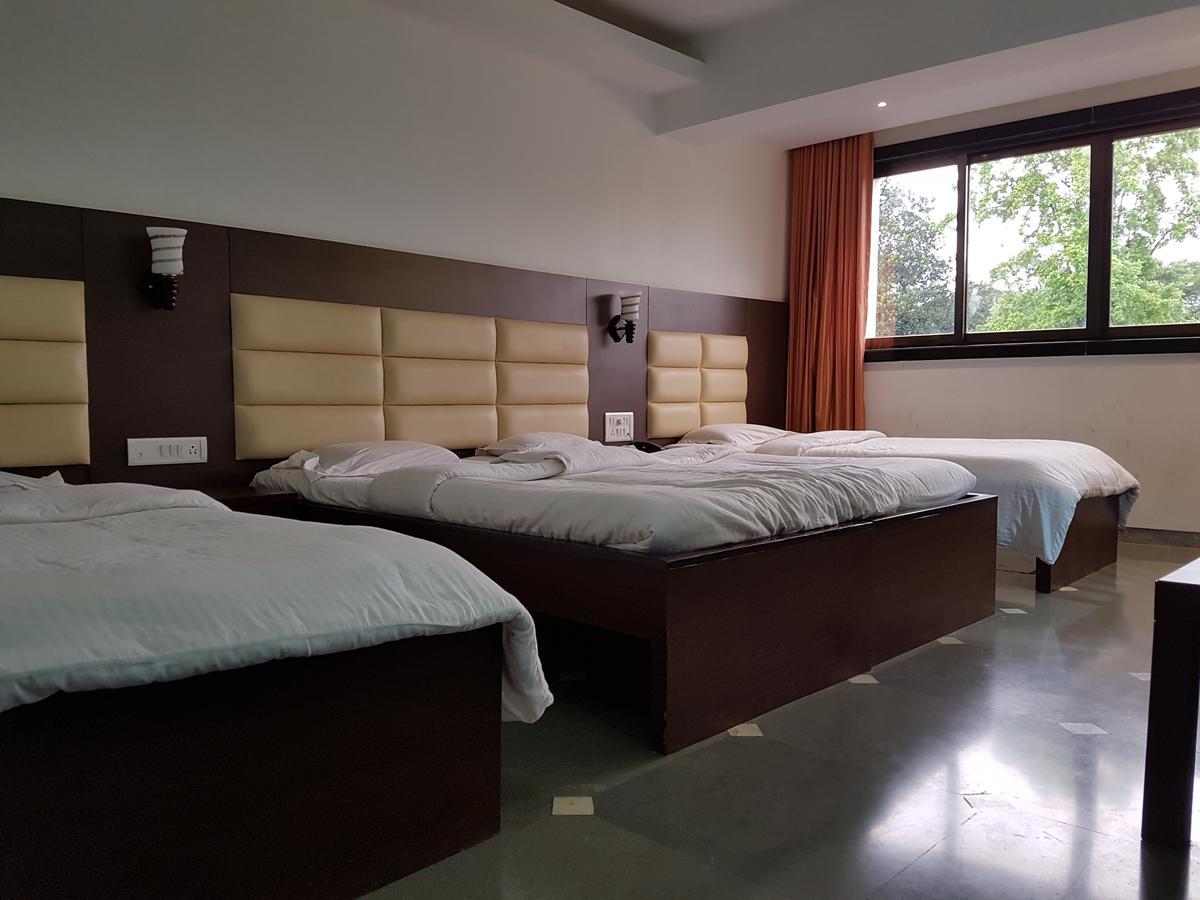 Bisu Hotel & Resorts Khed  Eksteriør billede